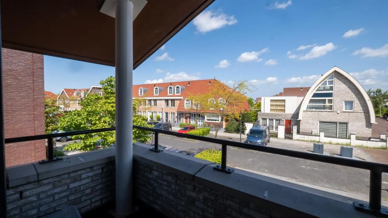 Vakantiehuis Big 5-Bedroom House In Capelle Aan Den Ijssel Nederland