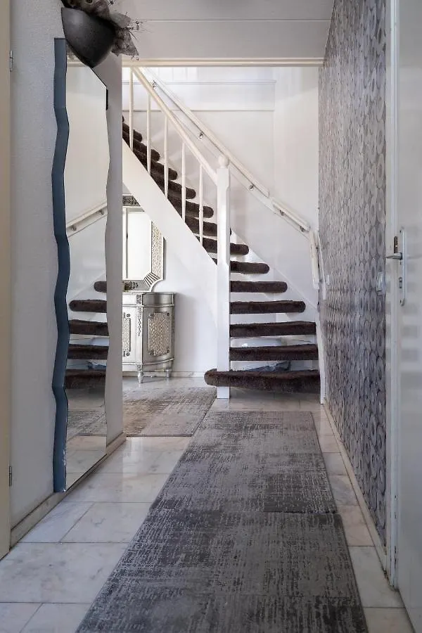 Big 5-Bedroom House In Capelle Aan Den Ijssel Nederland