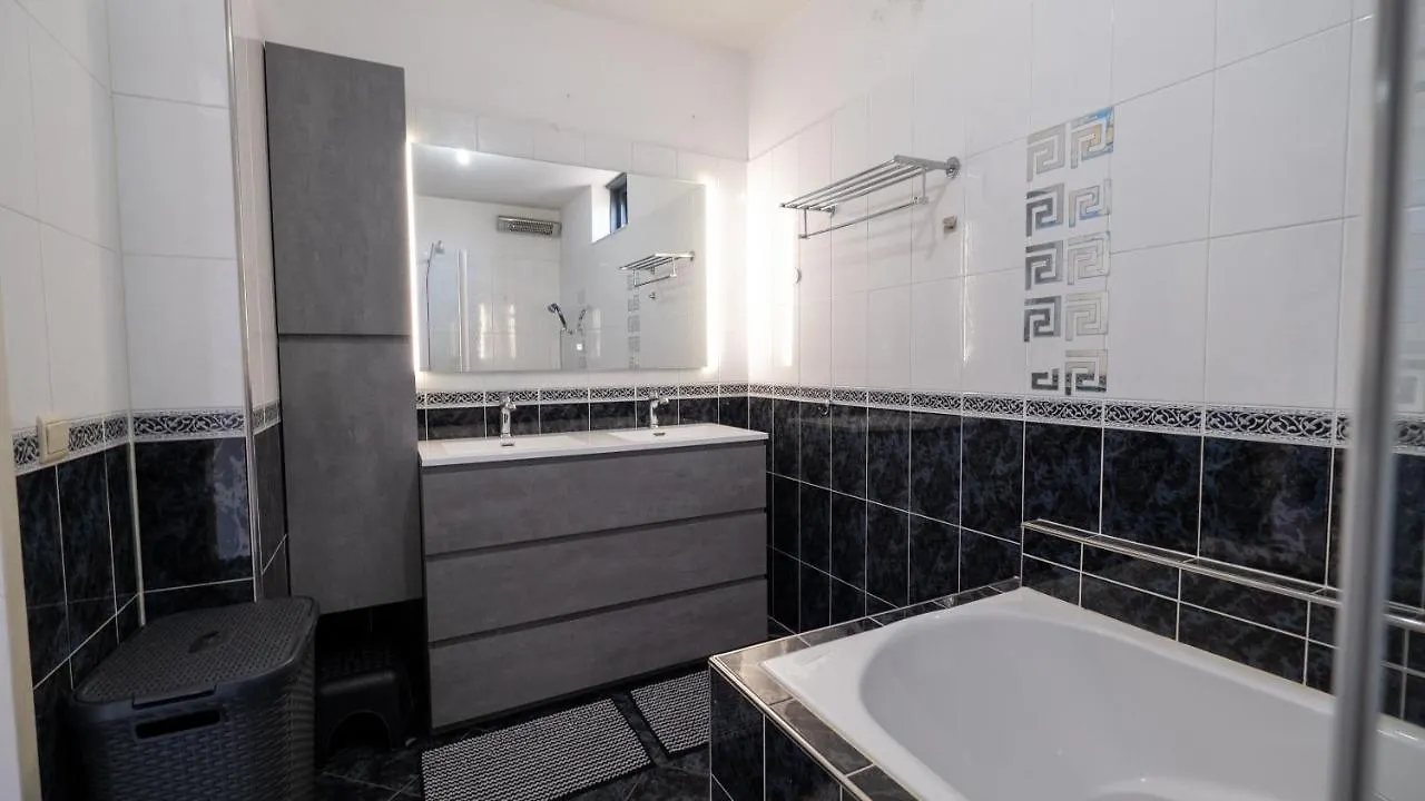 Vakantiehuis Big 5-Bedroom House In Capelle Aan Den Ijssel Nederland