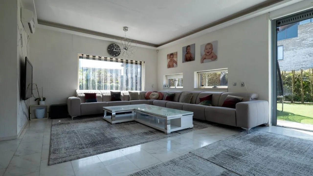 Big 5-Bedroom House In Capelle Aan Den Ijssel