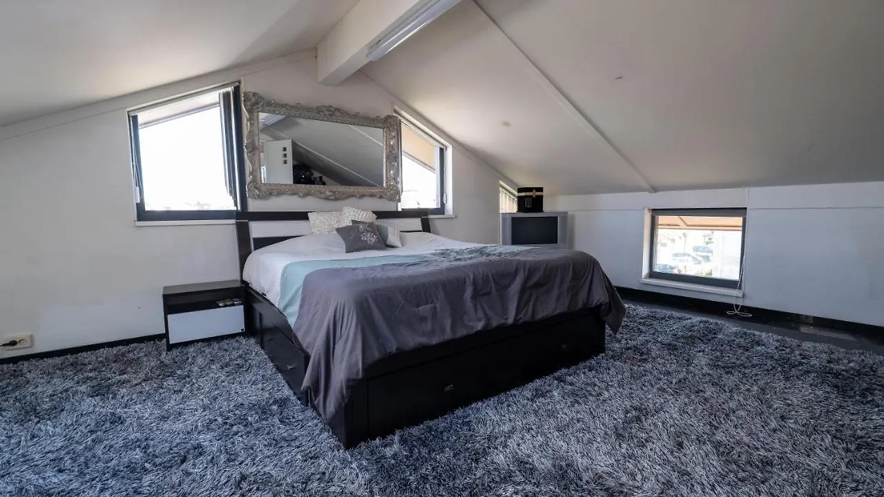 Big 5-Bedroom House In Capelle Aan Den Ijssel Vakantiehuis