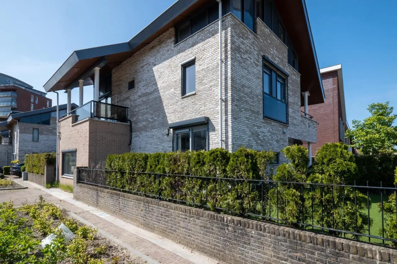 Big 5-Bedroom House In Capelle Aan Den Ijssel Vakantiehuis