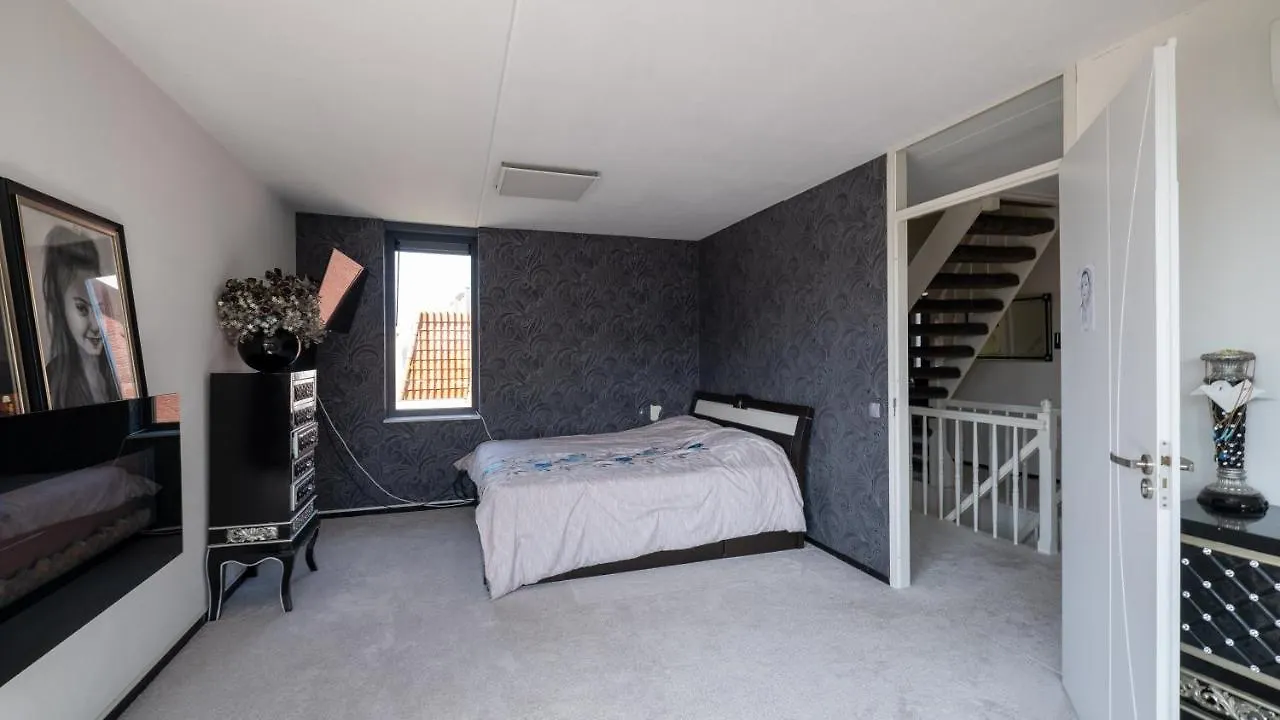Big 5-Bedroom House In Capelle Aan Den Ijssel