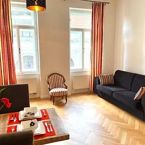 amazing-apartment-zborovska.praguehotelsweb.com/